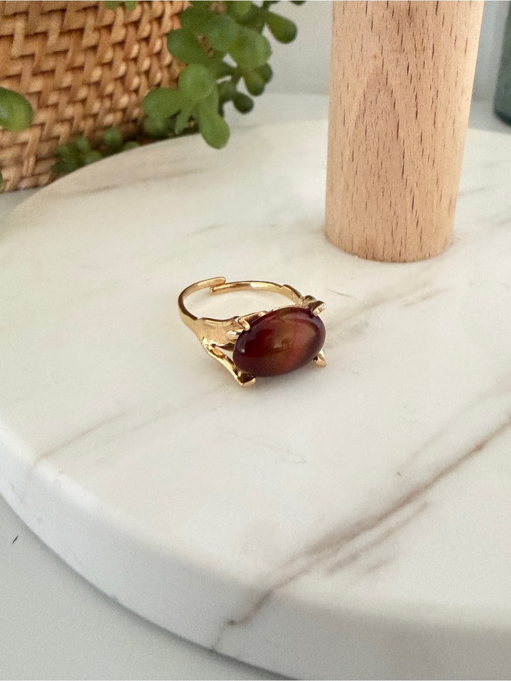 Vintage 1972 Sarah Coventry "Wood Nymph" gold rung